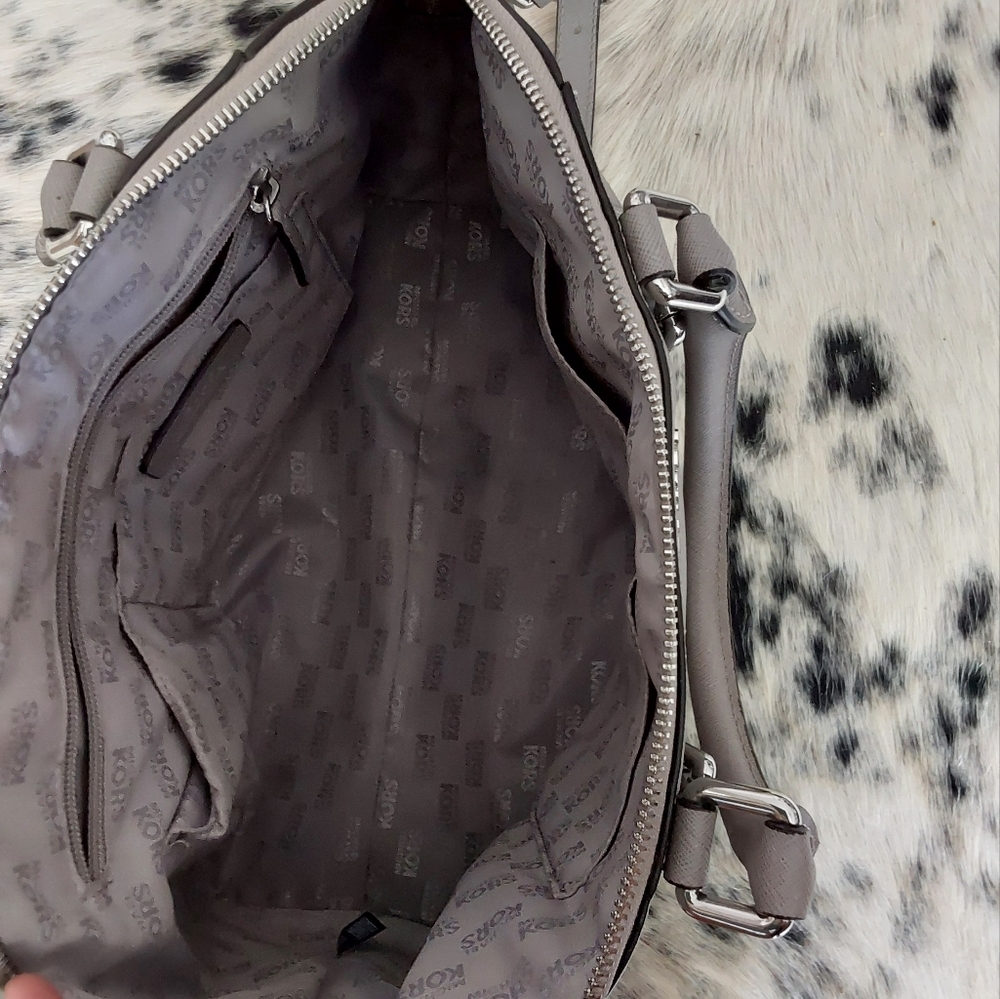 Michael Kors purse - Picture 2 of 4